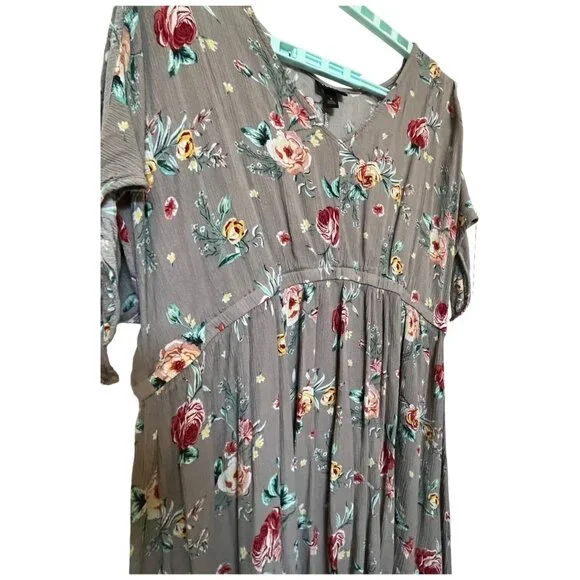 Torrid Floral High-Low Top Dress Size 1 100% Rayon Gray Red & Yellow Flowers - Picture 13 of 15